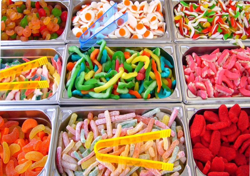 vitrine-PUGET ROSTANG-min_pick_and_mix_children's_sweets_candy_colorful_treat_confectionery-1020869